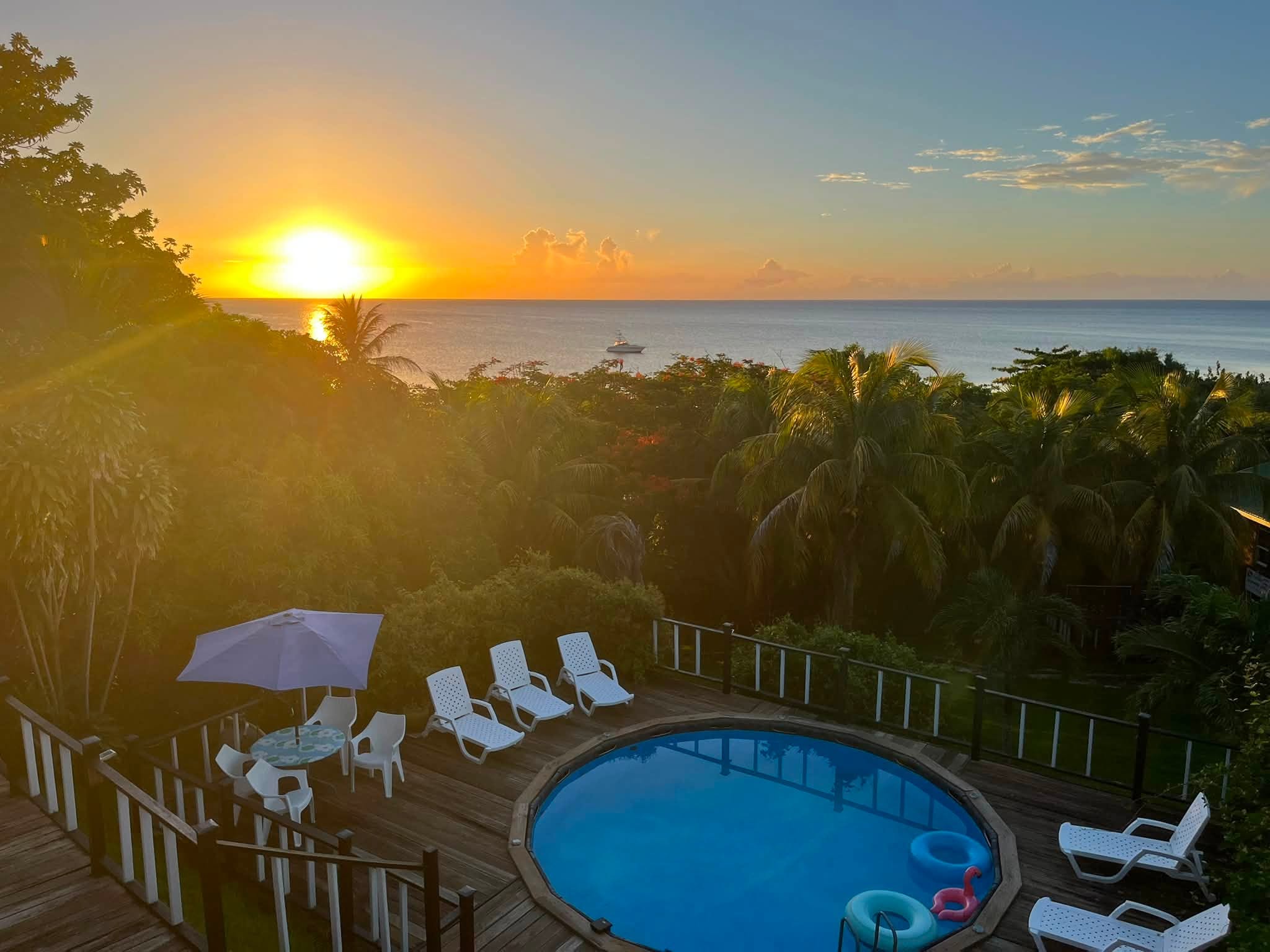 Clearwater Paradise Resort Scuba Diving Guanaja, Honduras
